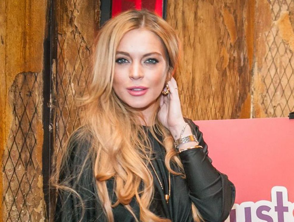 Lindsay Lohan is not dating anyone. Lindsay Lohan is not dating anyone.